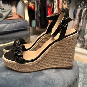 Cute summer wedges! Sale!